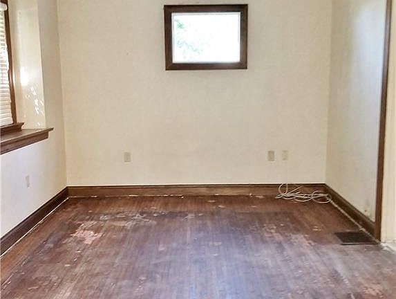 4th image of 827 Saint Nicholas Ave