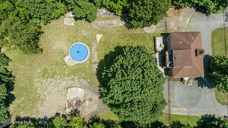 3rd image of 1943 Brookview Road