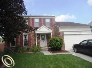 290 Bedford Dr, Westland, MI 48185