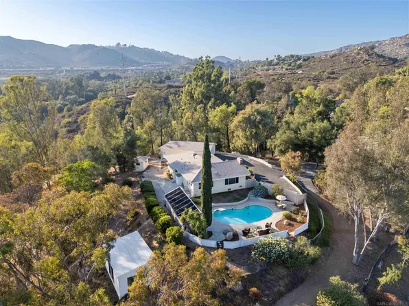 25311 Jesmond Dene Rd, Escondido, CA 92026
