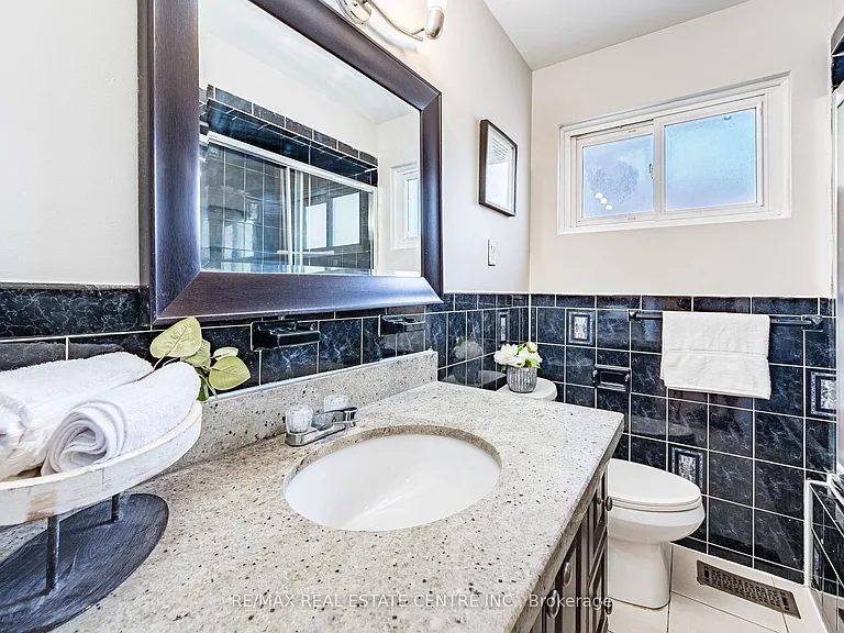 2 Milner Rd #MAIN FLOOR — Photo 30