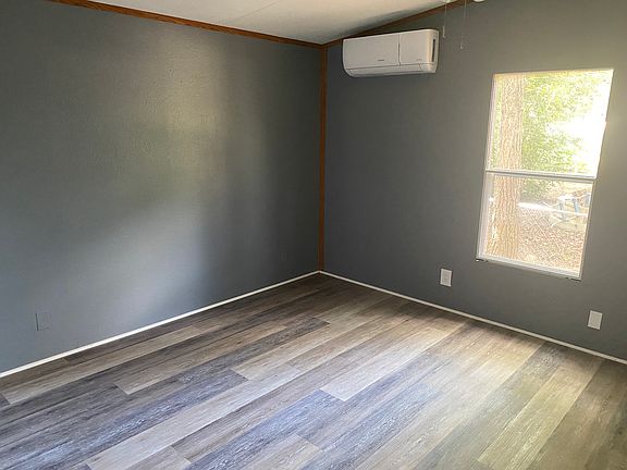 3rd image of 4770 Oak Gate Dr
