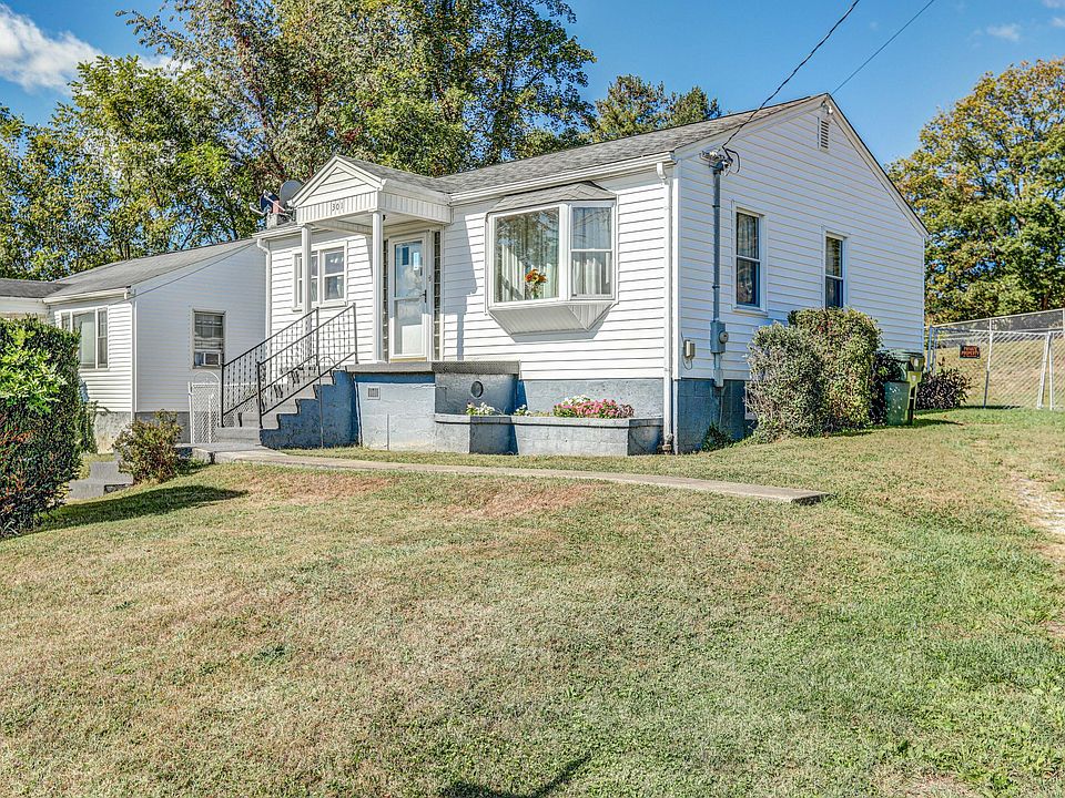 1st image of 301 Magnolia Dr