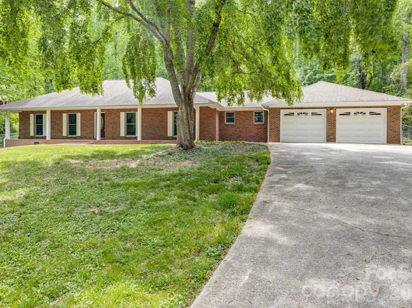 35 Byrd Rd, Candler, NC 28715