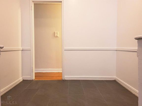5th image of 4025 Hampton St APT 3E