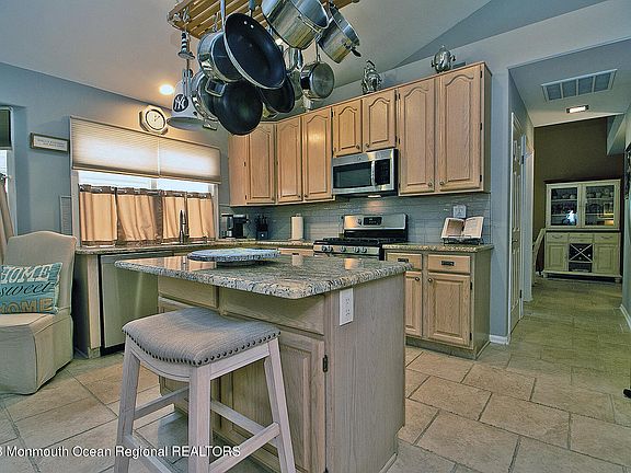 4th image of 1657 Wisteria Court