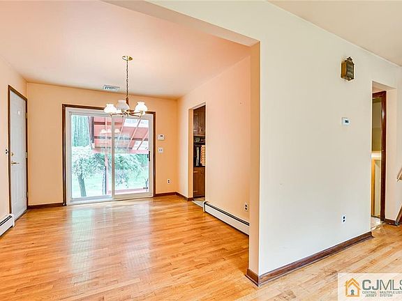 3rd image of 404 Black Horse Ln