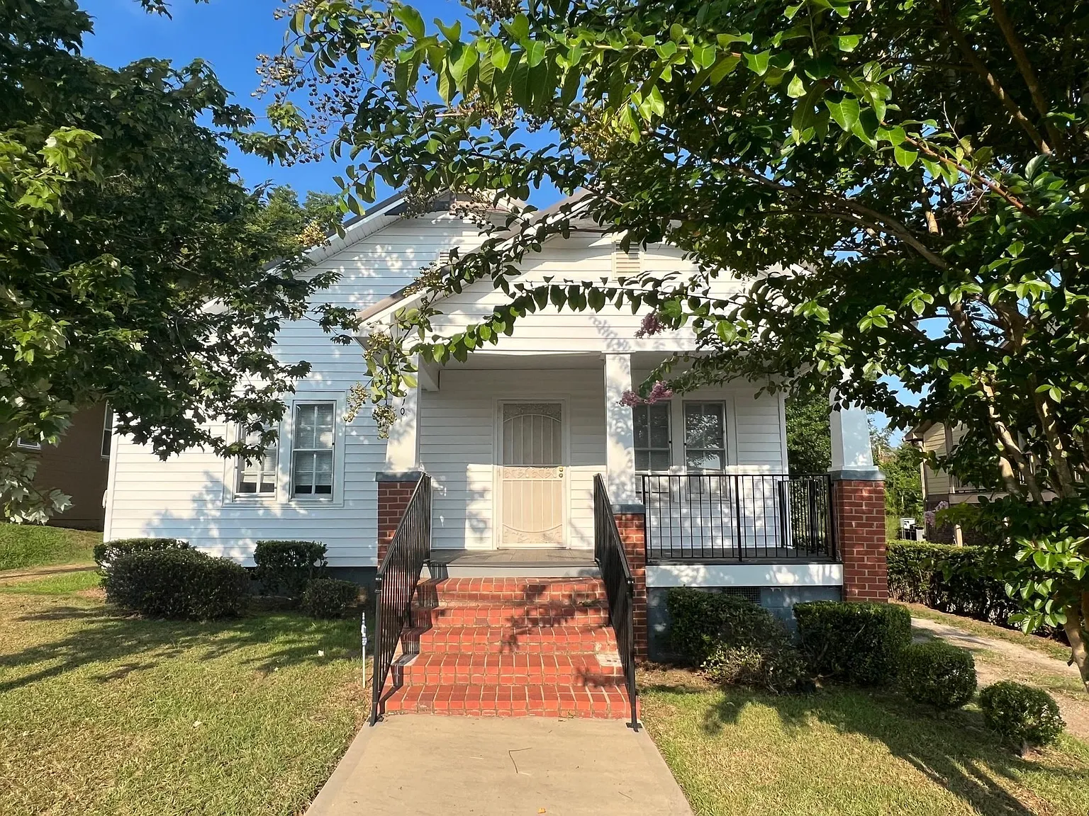 4 bed, 2.0 bath, 1290 sqft, $2,600 — Photo 2