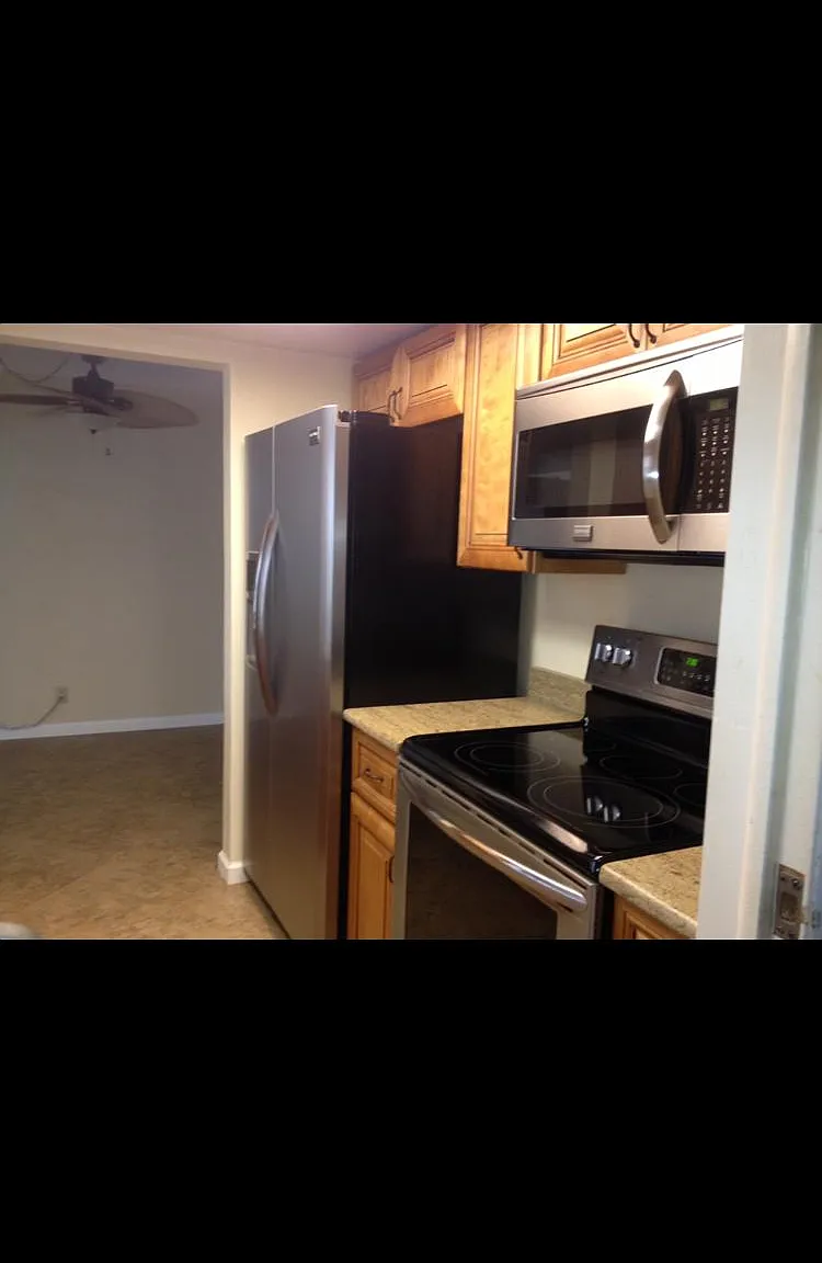 2 bed, 1.5 bath, 1131 sqft, $2,400 — Photo 2