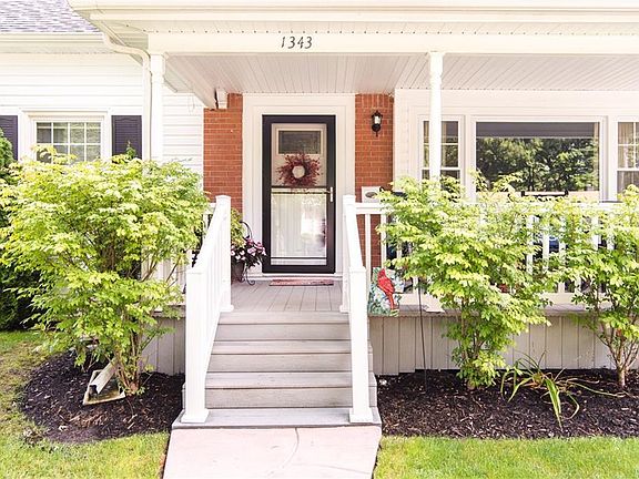 3rd image of 1343 Brookfield Dr