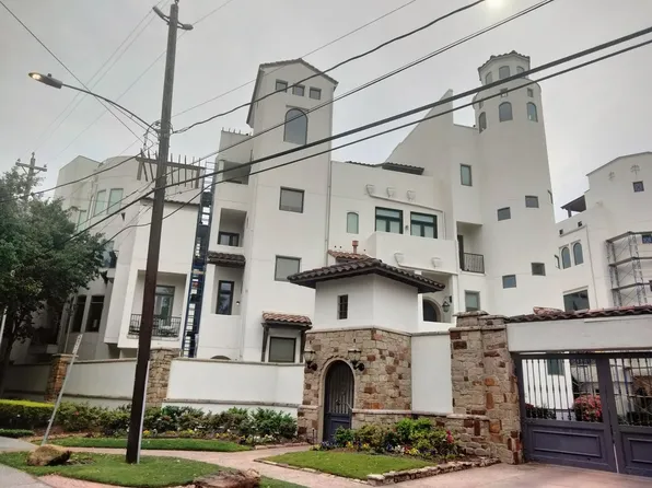 318 Calle Sevilla Pl, Houston, TX 77007