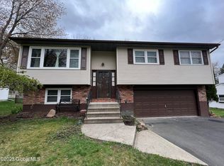 37 Bloomingdale Ave, East Greenbush, NY 12061
