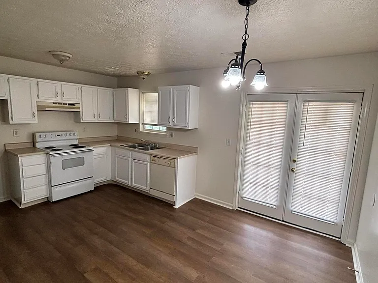 441 Lenney Dr #2 — Photo 4