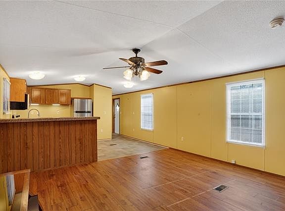 4th image of 57388 Oak Ave
