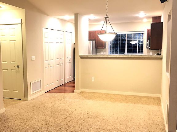 2nd image of C304-25025 SE Klahanie Blvd #C304