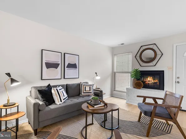 3802 El Camino Pl #3, Alexandria, VA 22309