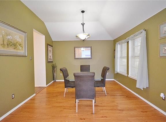 4th image of 119 Forest Park Ln
