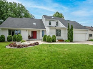 1505 Grosse Point Dr, Middleton, WI 53562