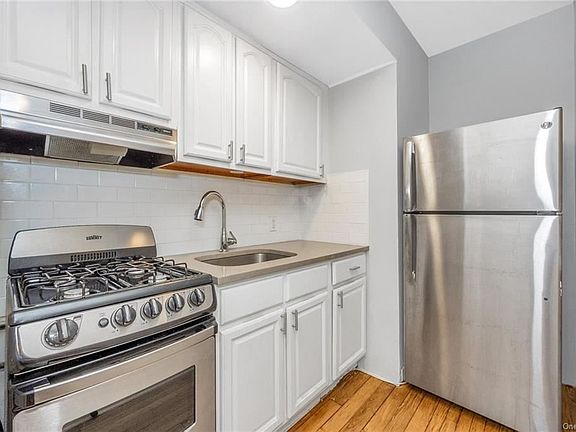 2nd image of 10 Oakridge Pl APT 7B