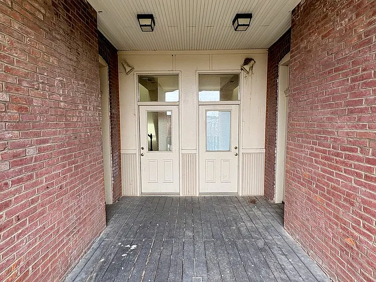 2406 S. 10th — Photo 17