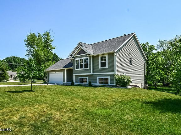 3rd image of 8378 Stonington Dr