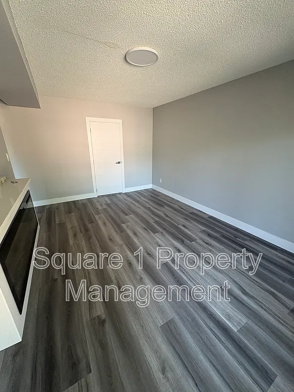 1 bed, 1.0 bath, $1,350 — Photo 2