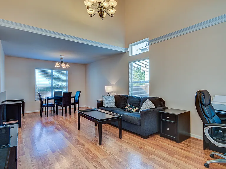 1182 NW Redwing Dr — Photo 3