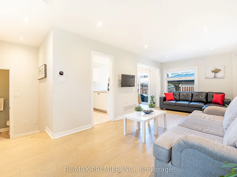 22 Laura Sabrina Dr — Photo 5