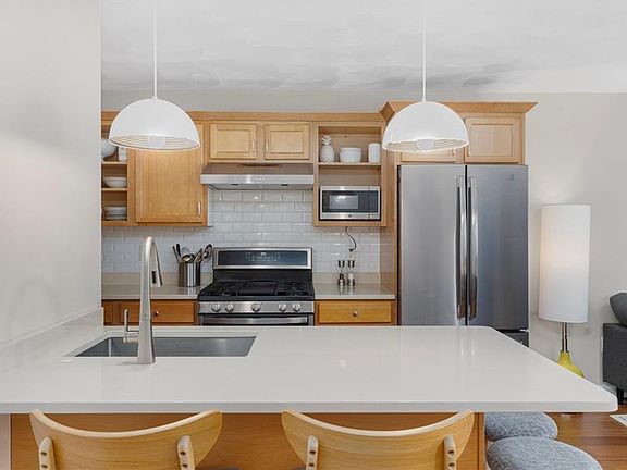 5th image of 118 Rocky Brook Way