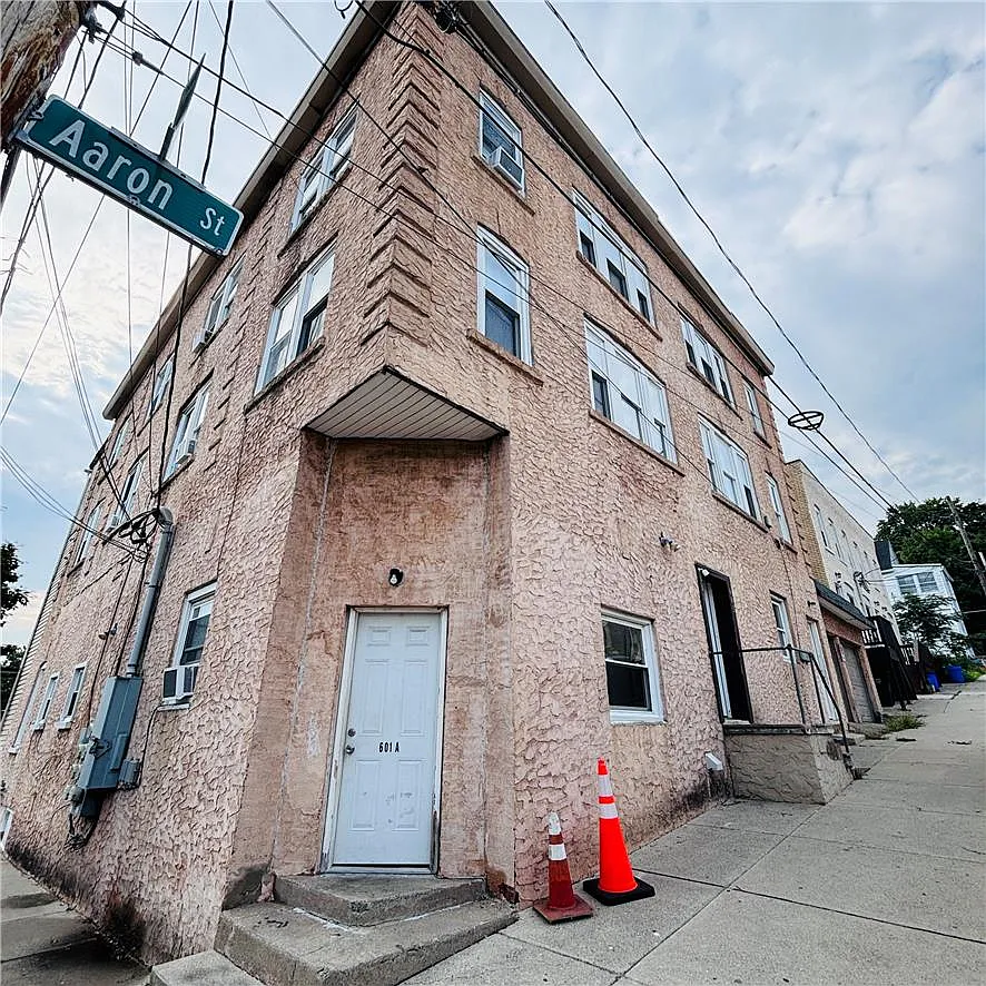 2 bed, 1.0 bath, 650 sqft, $1,395 — Photo 1