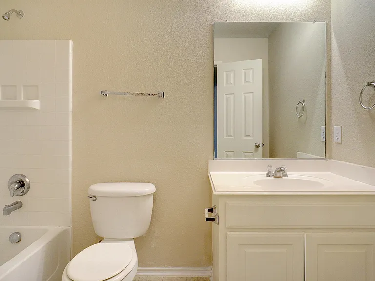 1305 Mountain Peak Dr — Photo 2