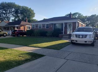 27225 Grant St, Saint Clair Shores, MI 48081