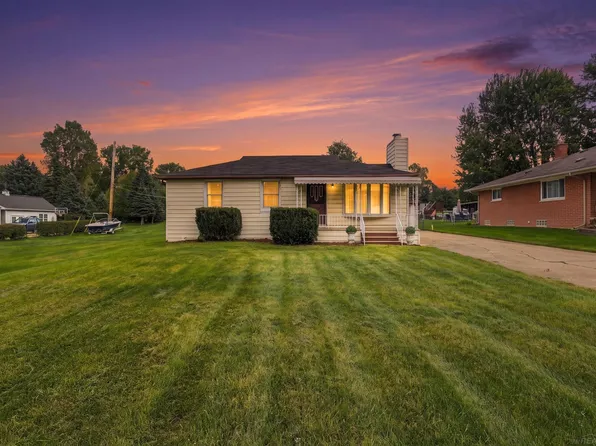 45584 N Branch Dr, Macomb, MI 48042
