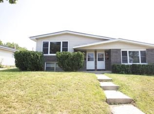 2033 Coronado St #2035, Waukesha, WI 53189