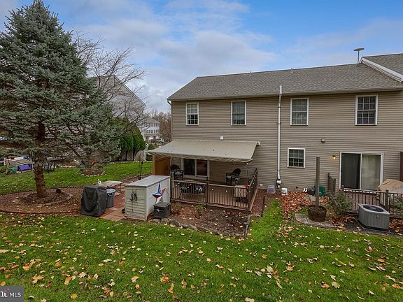 3rd image of 120 Acorn Ln