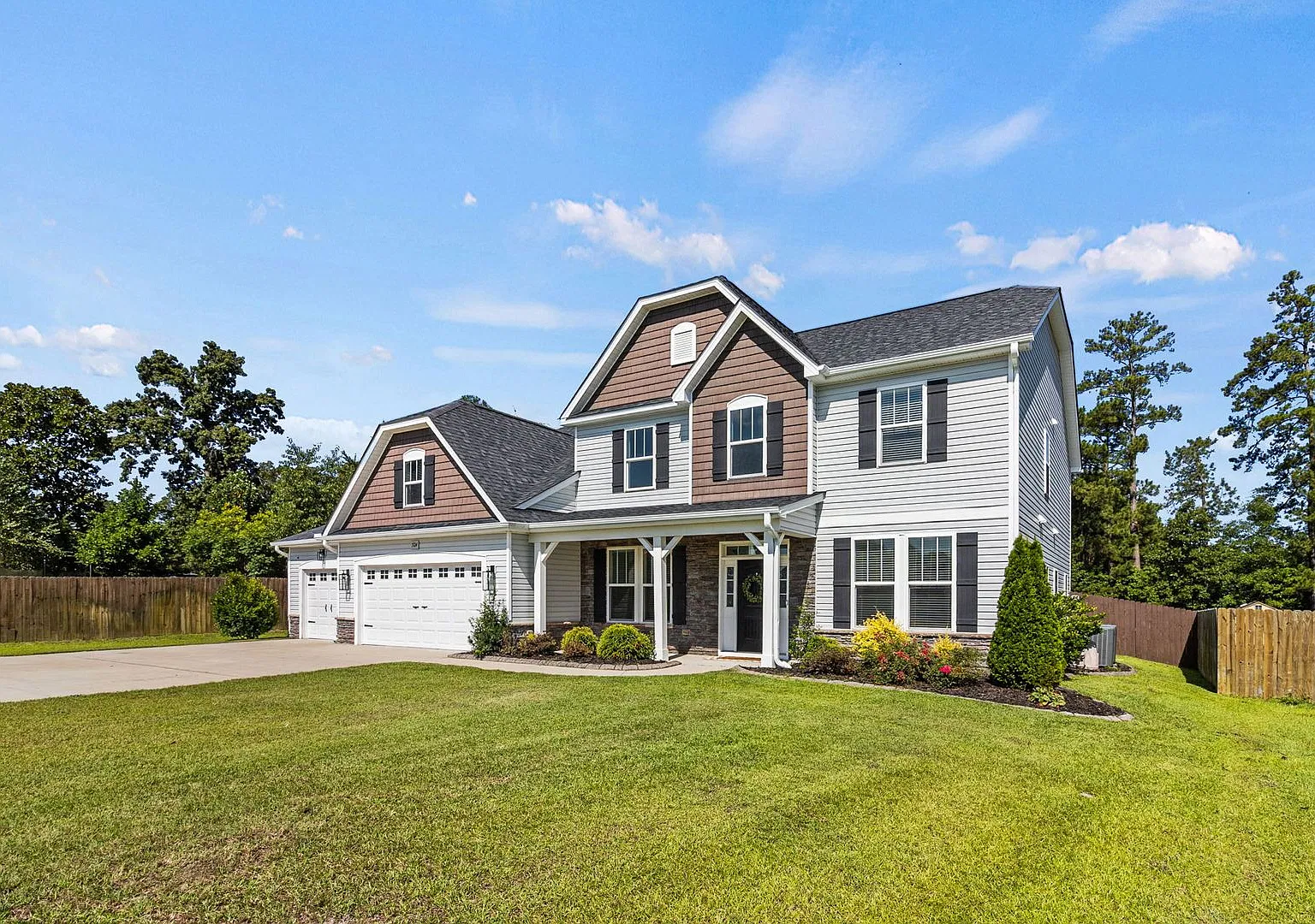 4 Bed 2.5 Bath Home in Jack Britt — Photo 3