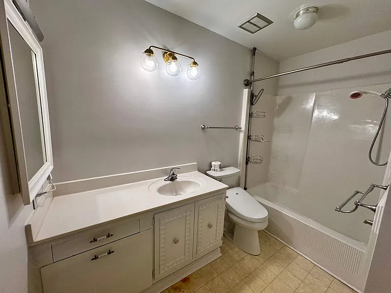 208 Lamplighter Cir — Photo 5