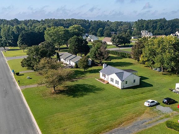 2nd image of 506 Barnsdale Dr