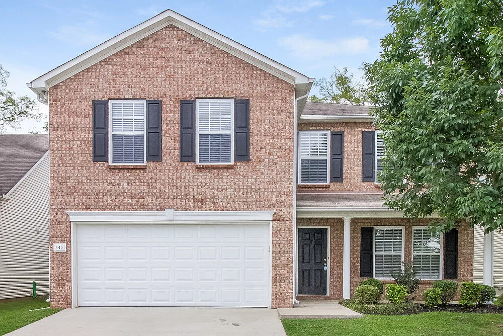 4 bed, 2.5 bath, 2124 sqft, $2,385 — Photo 1