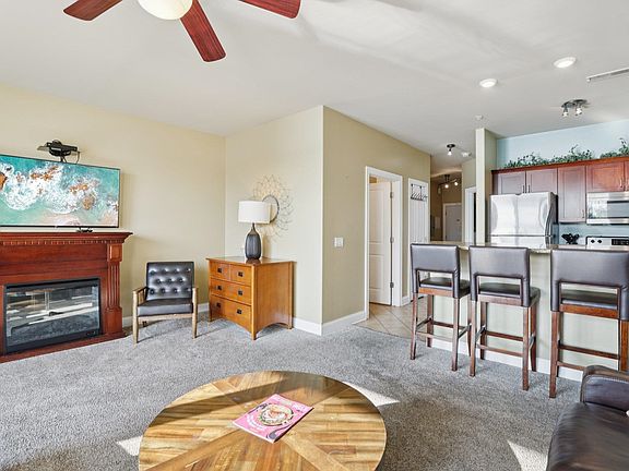 2nd image of 680 E Hiawatha Dr #419