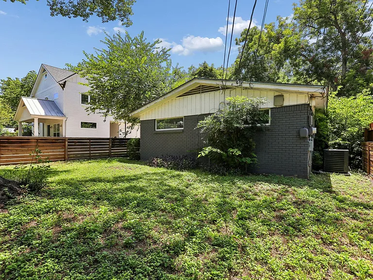 4523 Avenue H #B — Photo 21