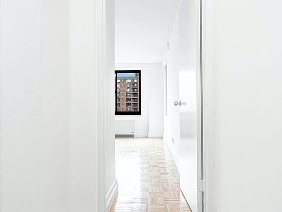 4th image of 10 W 135th St APT 10A