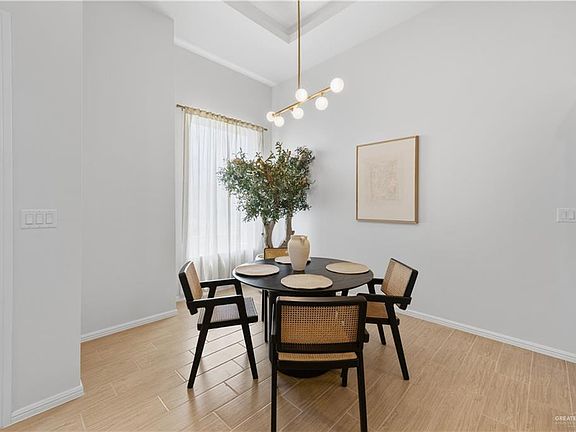 3rd image of 4113 Carl St