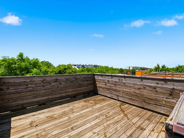 1214 W Grenshaw St — Photo 23