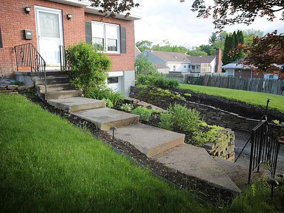 2nd image of 86 Fleetwood Ave