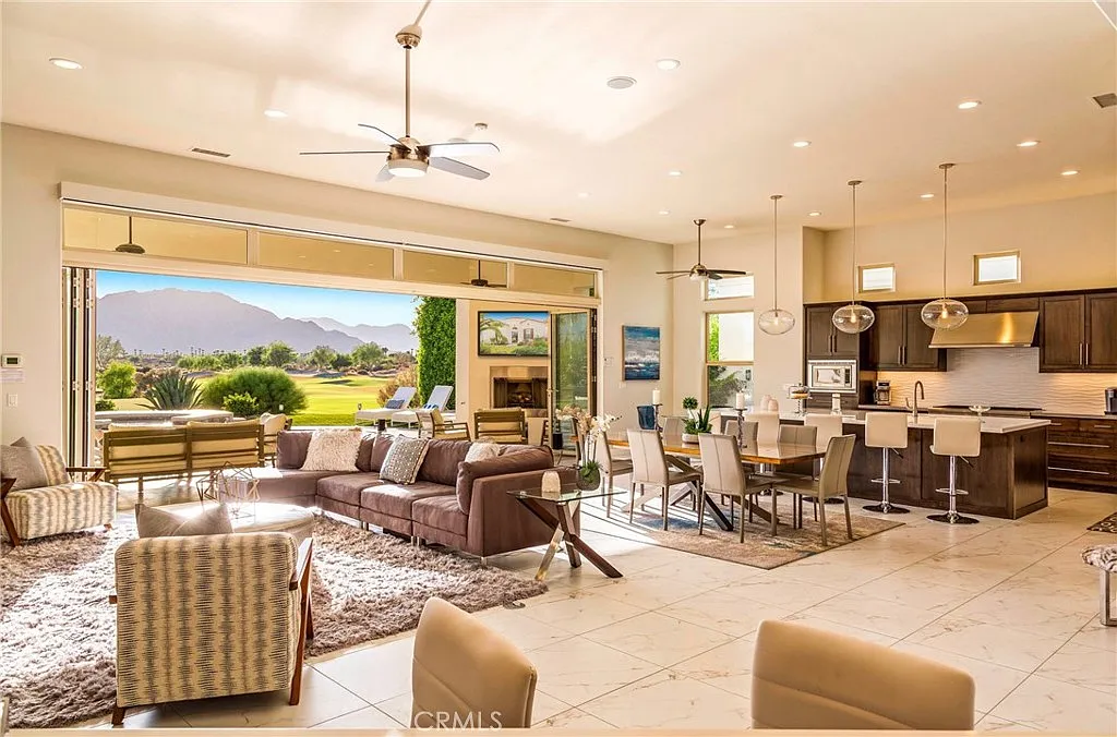 4 bed, 4.5 bath, 3708 sqft, $15,000 — Photo 2
