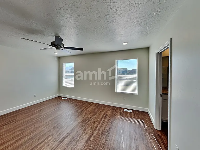 1339 E White St — Photo 9