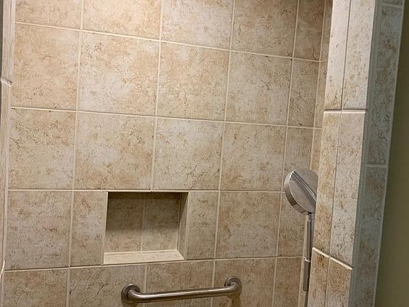 5th image of 205 Vista Dr