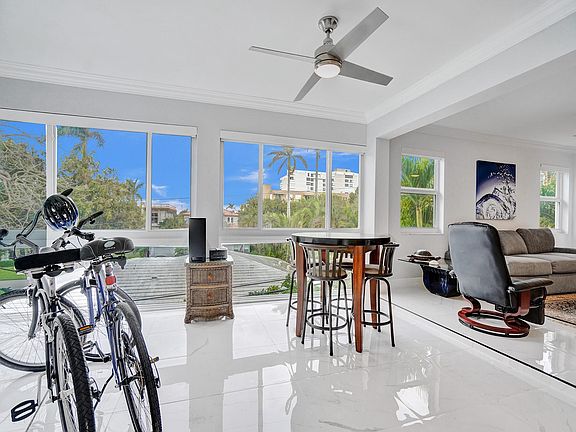 2nd image of 1439 Ocean Blvd #304