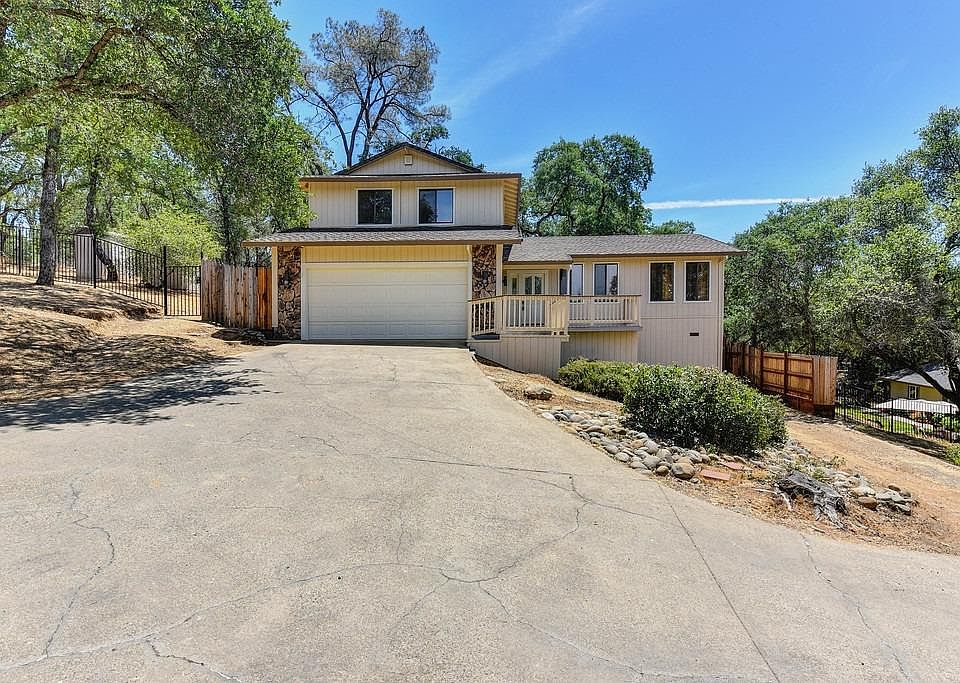 1st image of 2527 Crown Dr